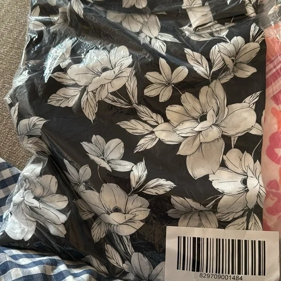 C Wonder Black White Floral Off Shoulder Plus Size 1X - Picture 2 of 2